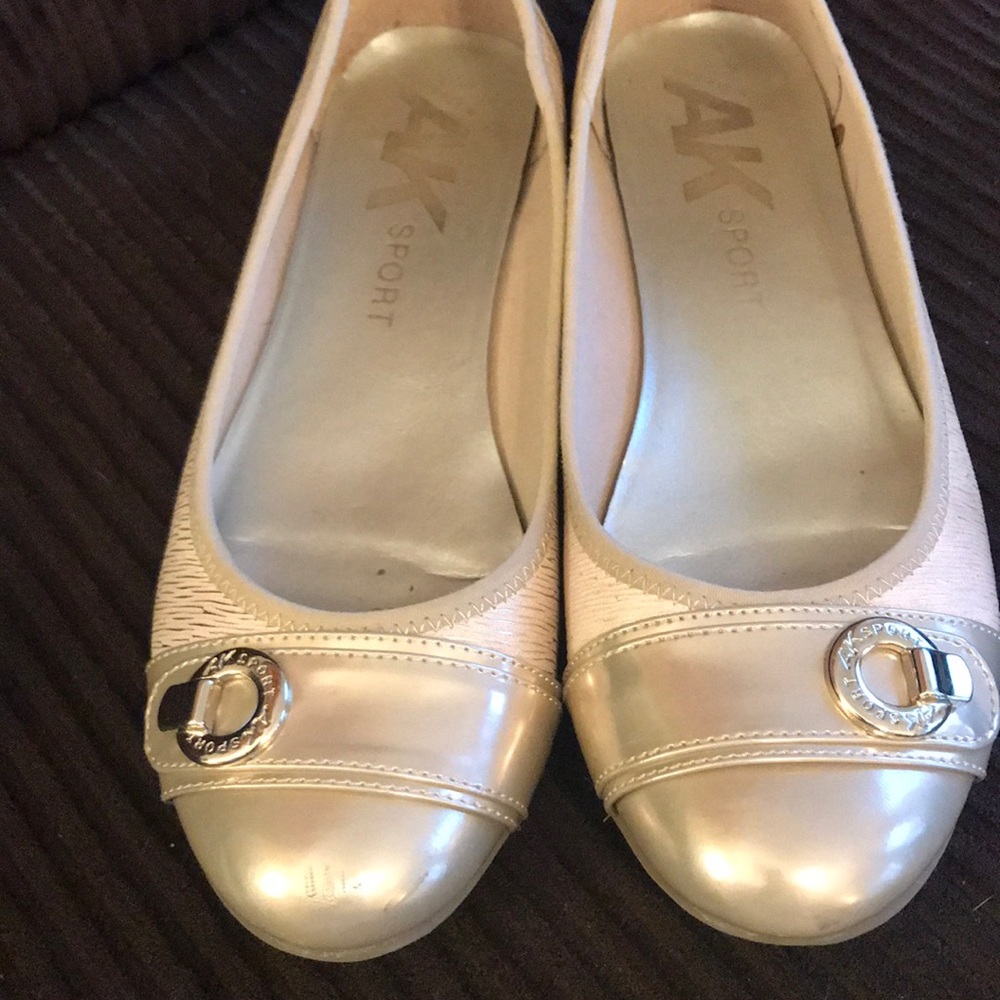 AK flats tan/gold color size 7.5